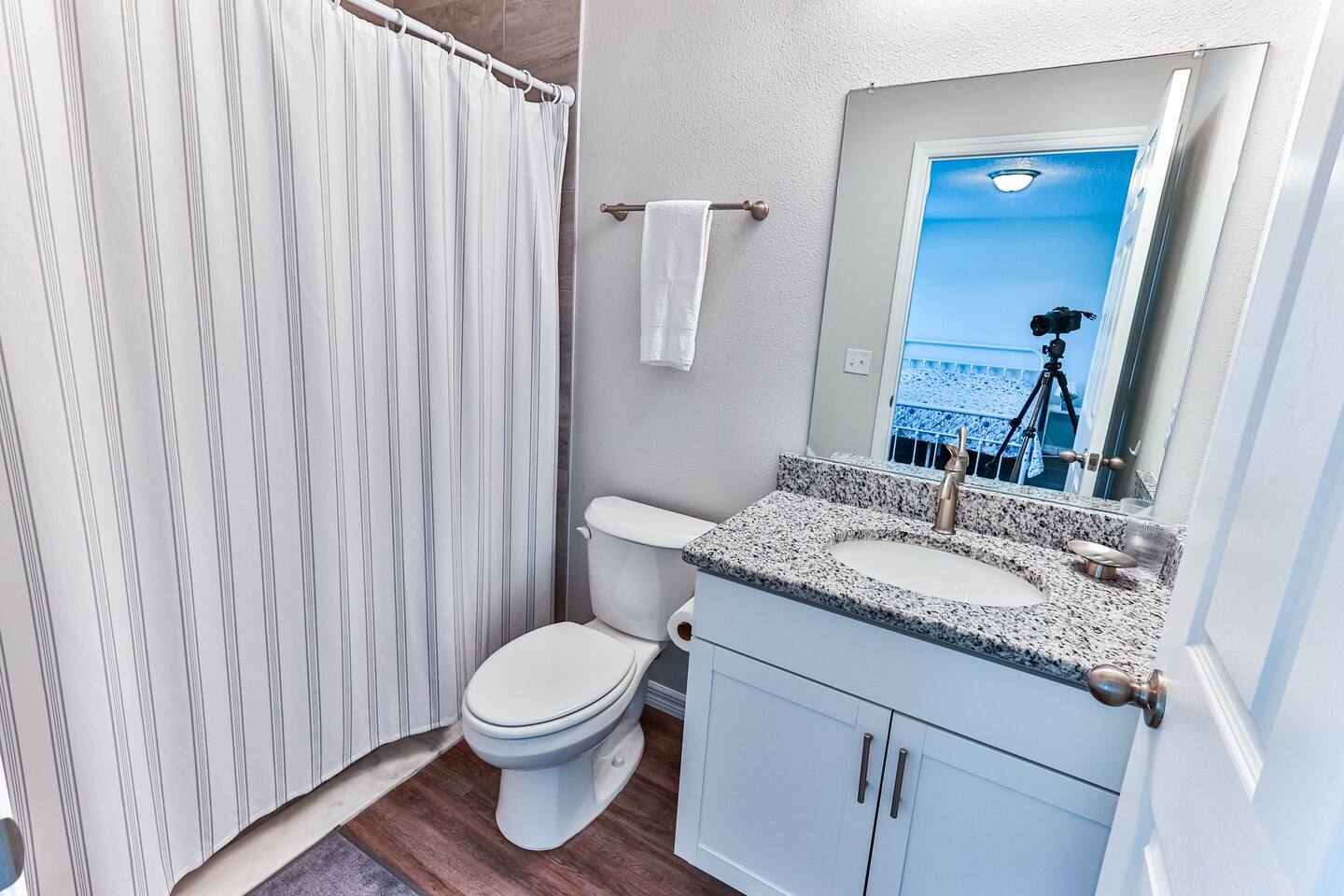 d9aff82d-dff8-4917-ae9d-2033c027a375