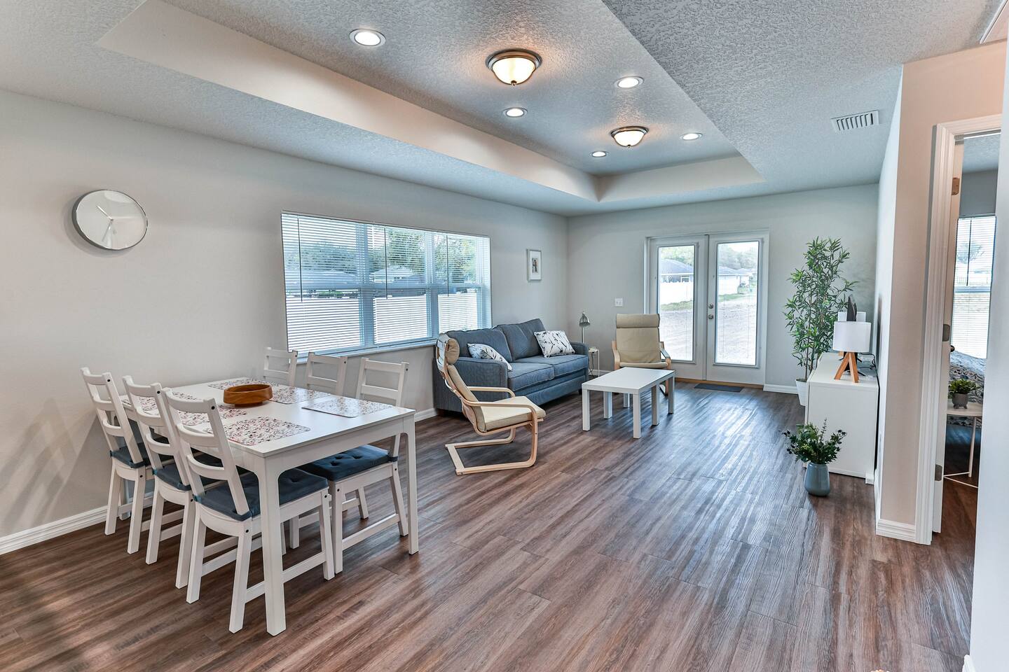 ef774540-10ca-4ffe-b2bf-cc62fcc49259